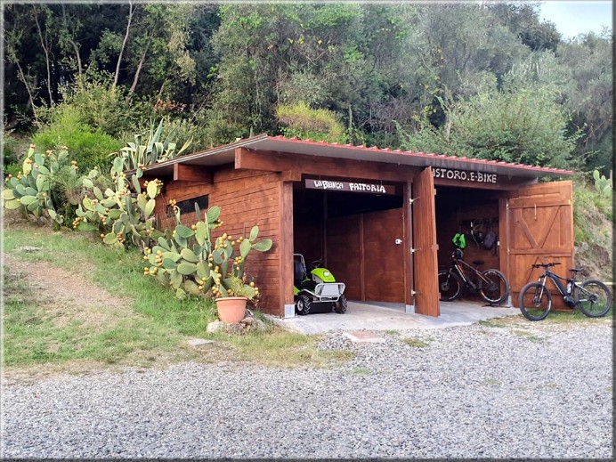 farmhouse Bianca Fattoria E-Bike workshop and refreshments